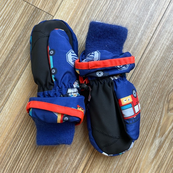 Children’s Place Mittens (Boys) - Picture 3 of 4